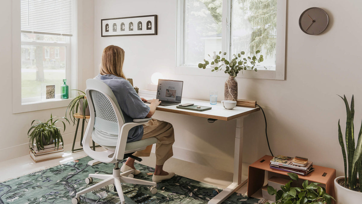 The Ideal Desk Height: Ergonomic Guide for Sitting & Standing