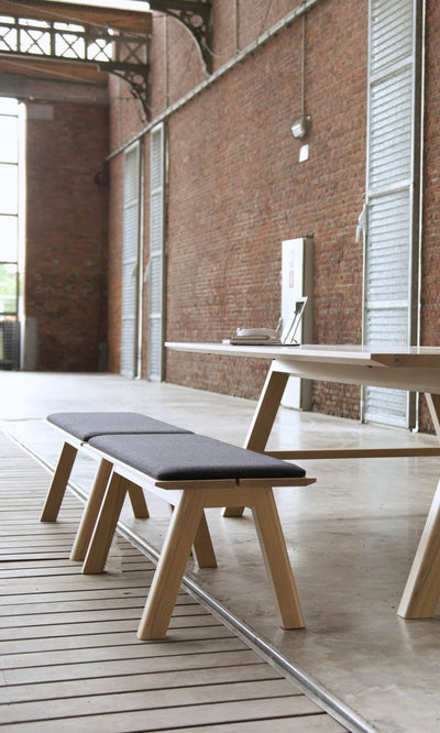 BuzziPicNic Bench in lifestyle shot