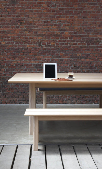 BuzziPicNic Bench in lifestyle shot