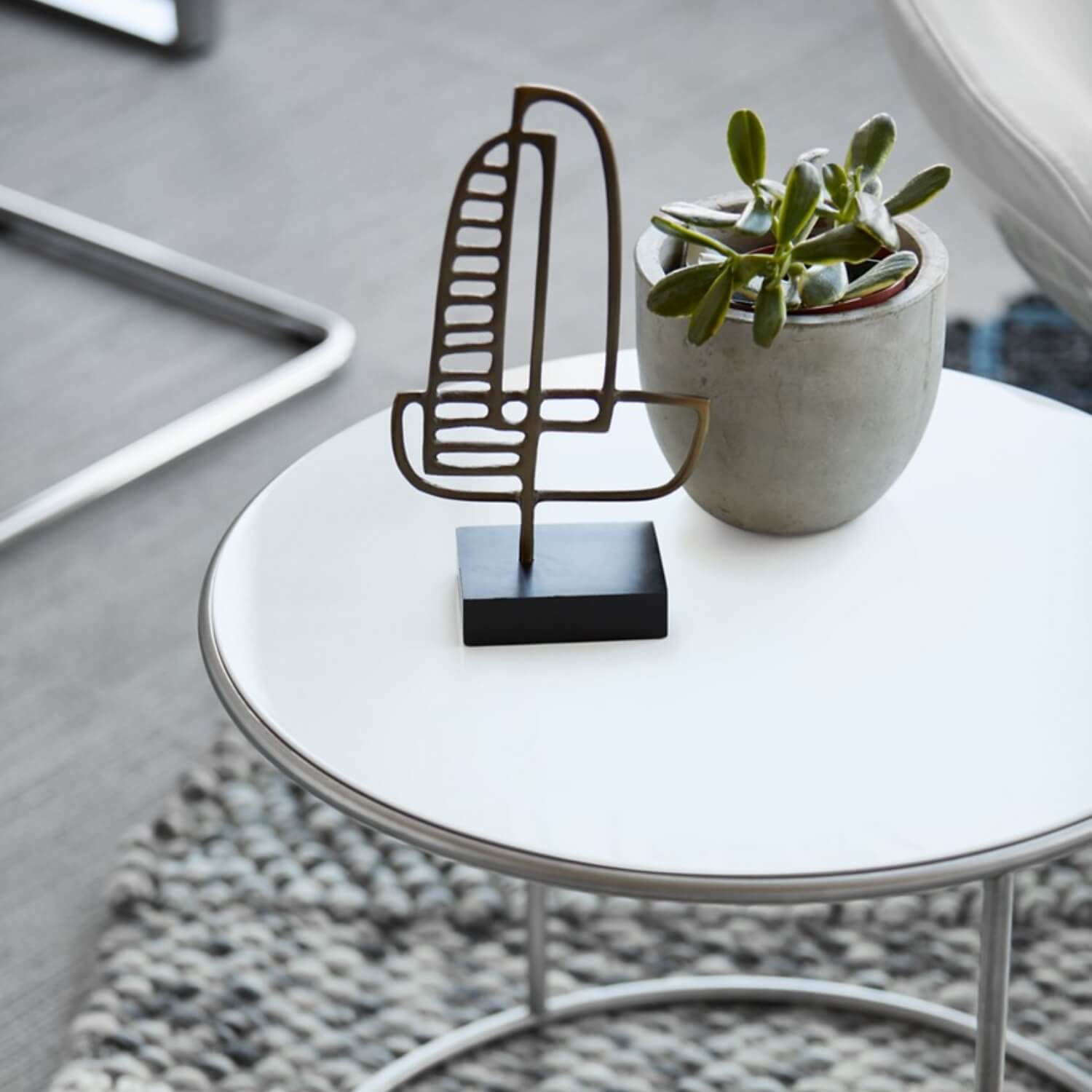 Hi-STANDARD Hongolian Circle T ハイスタ Copenhague Side Table, HAY | MillerKnoll